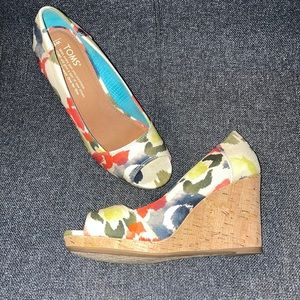 Toms Gorgeous Printed Heels, Women’s Size 6